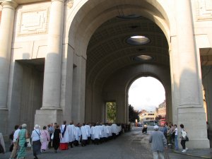 The choir process to the Menin Gate, Ypres